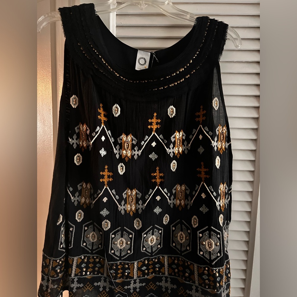 Anthropologie Akemi + Kin Embroidered Black Top, L